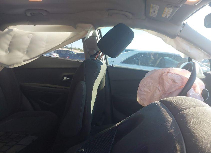 Photo 5 of 2019 Chevrolet Trax LS (VIN 3GNCJKSBXKL236317)