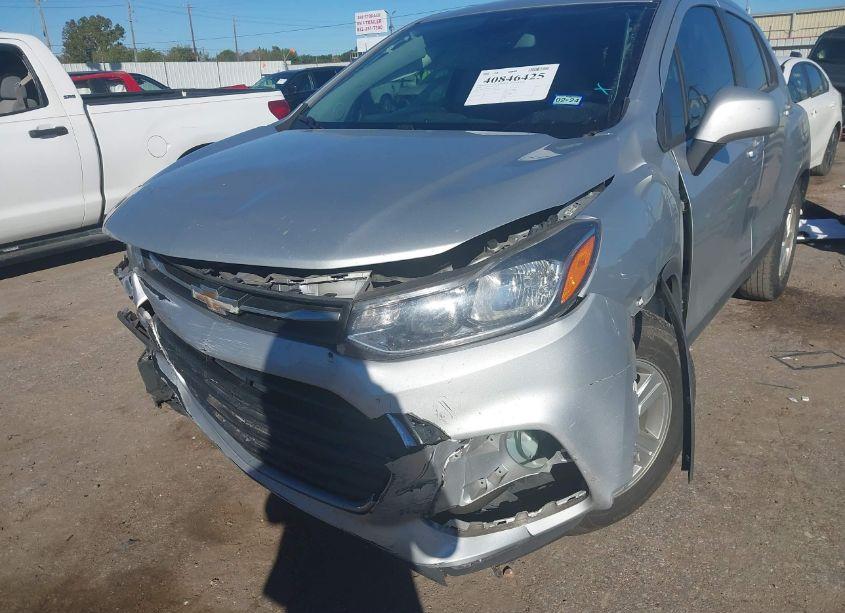 Photo 6 of 2019 Chevrolet Trax LS (VIN 3GNCJKSBXKL236317)