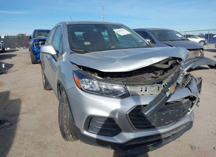 2019 Chevrolet Trax LS (VIN 3GNCJKSBXKL355923) main photo