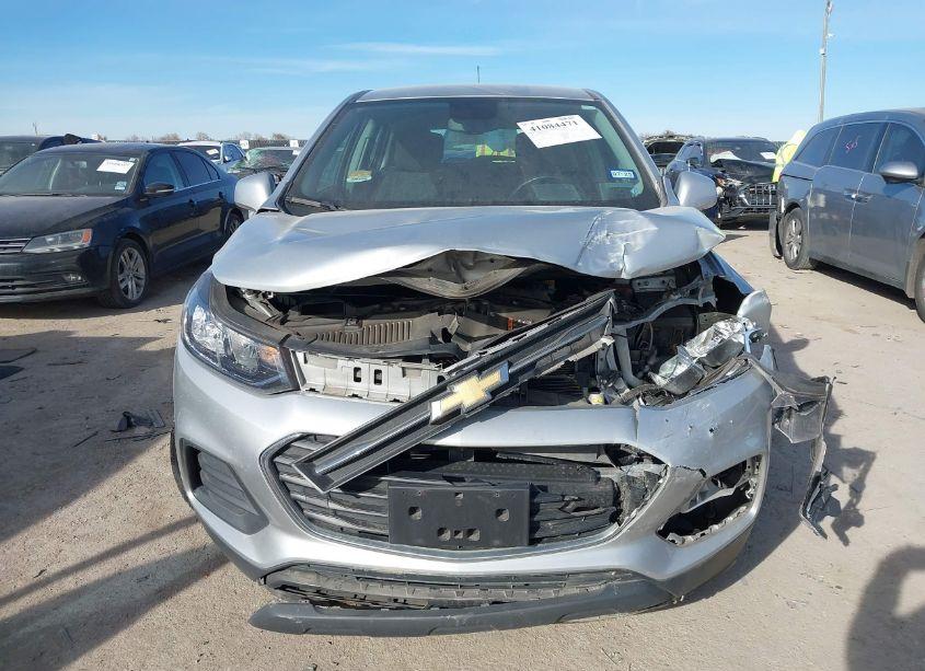 Photo 11 of 2019 Chevrolet Trax LS (VIN 3GNCJKSBXKL355923)