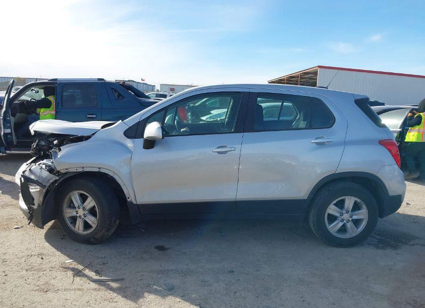 Photo 13 of 2019 Chevrolet Trax LS (VIN 3GNCJKSBXKL355923)