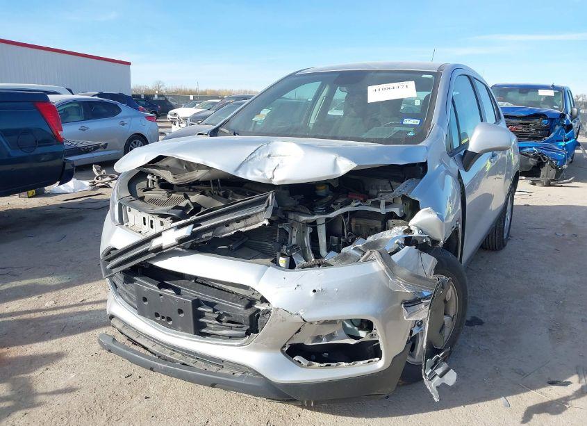 Photo 2 of 2019 Chevrolet Trax LS (VIN 3GNCJKSBXKL355923)