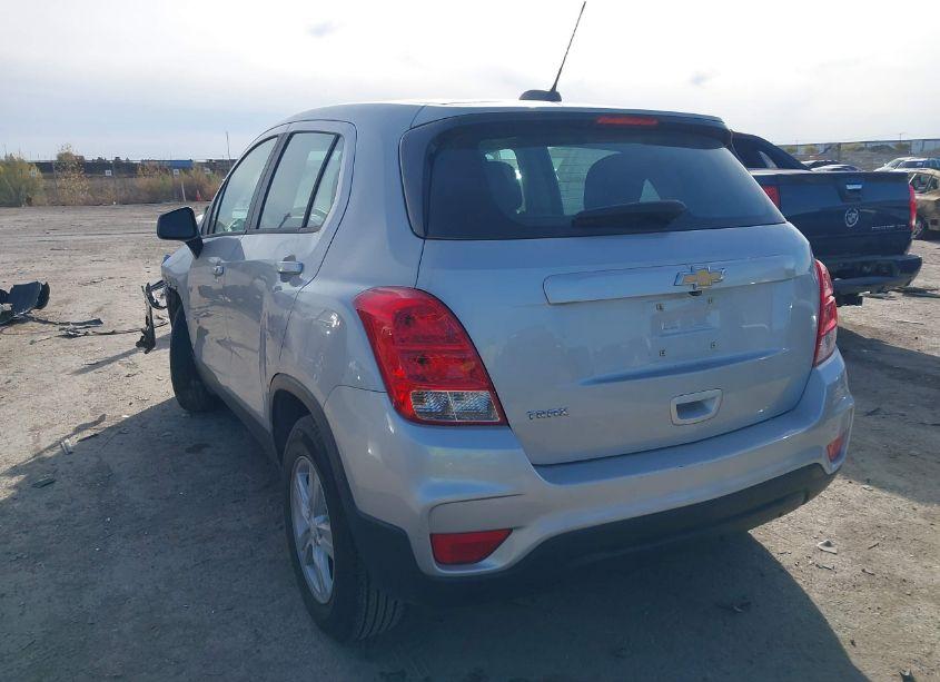 Photo 3 of 2019 Chevrolet Trax LS (VIN 3GNCJKSBXKL355923)