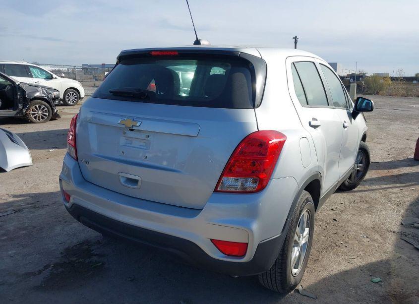 Photo 4 of 2019 Chevrolet Trax LS (VIN 3GNCJKSBXKL355923)