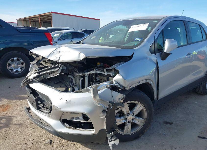 Photo 6 of 2019 Chevrolet Trax LS (VIN 3GNCJKSBXKL355923)