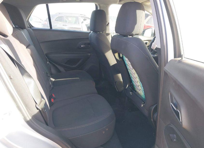 Photo 8 of 2019 Chevrolet Trax LS (VIN 3GNCJKSBXKL355923)