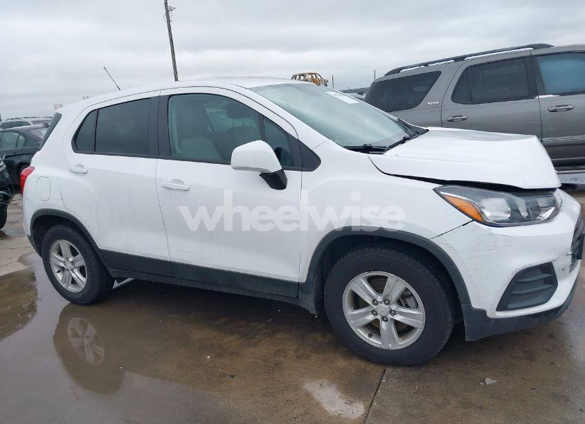 Photo 13 of 2019 Chevrolet Trax LS (VIN 3GNCJKSBXKL380580)