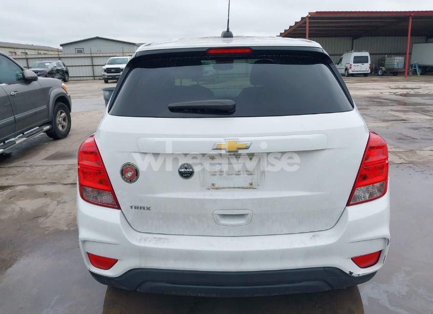 Photo 16 of 2019 Chevrolet Trax LS (VIN 3GNCJKSBXKL380580)