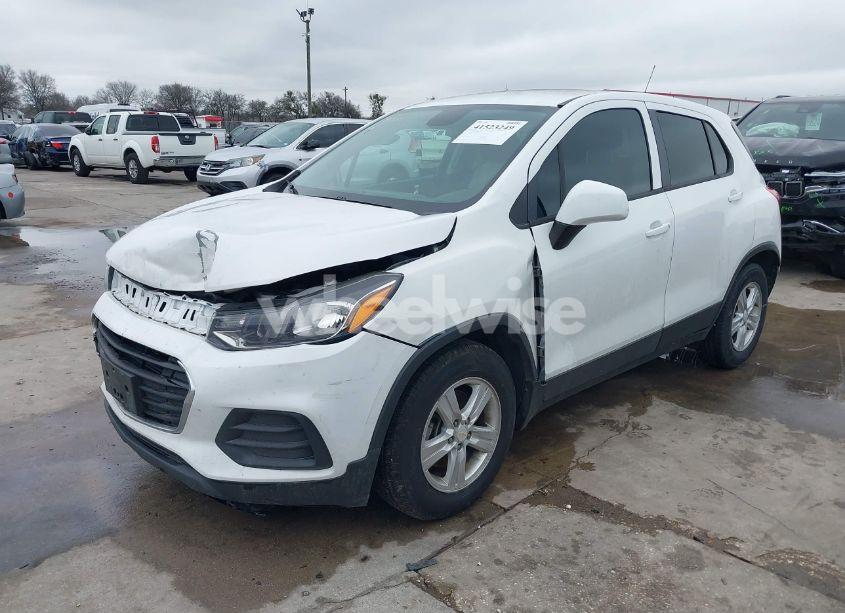 Photo 2 of 2019 Chevrolet Trax LS (VIN 3GNCJKSBXKL380580)
