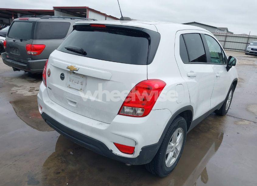 Photo 4 of 2019 Chevrolet Trax LS (VIN 3GNCJKSBXKL380580)