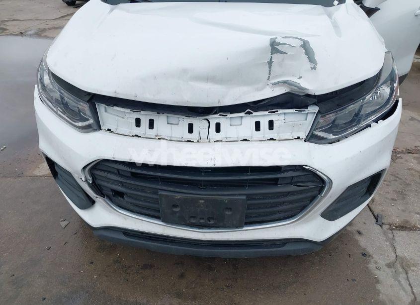 Photo 6 of 2019 Chevrolet Trax LS (VIN 3GNCJKSBXKL380580)