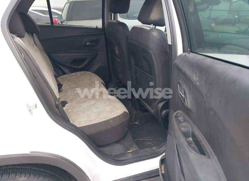 Photo 8 of 2019 Chevrolet Trax LS (VIN 3GNCJKSBXKL380580)