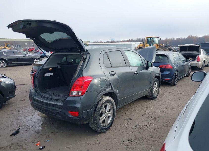 Photo 4 of 2020 Chevrolet Trax FWD LS (VIN 3GNCJKSBXLL123162)