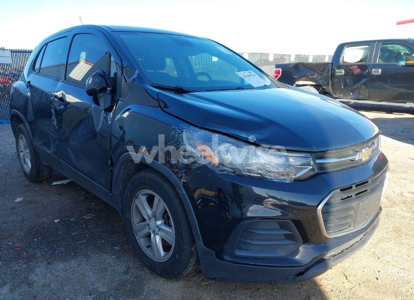 2020 Chevrolet Trax FWD LS (VIN 3GNCJKSBXLL180736) main photo