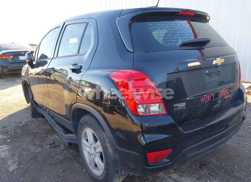 Photo 3 of 2020 Chevrolet Trax FWD LS (VIN 3GNCJKSBXLL180736)