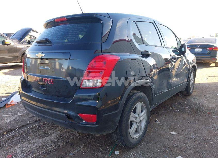 Photo 4 of 2020 Chevrolet Trax FWD LS (VIN 3GNCJKSBXLL180736)