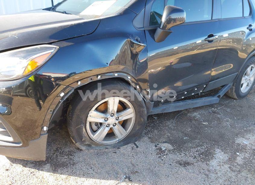 Photo 6 of 2020 Chevrolet Trax FWD LS (VIN 3GNCJKSBXLL180736)