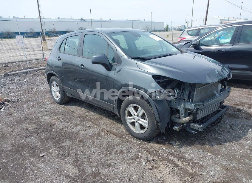 2020 Chevrolet Trax FWD LS (VIN 3GNCJKSBXLL185161) main photo