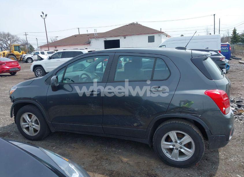 Photo 12 of 2020 Chevrolet Trax FWD LS (VIN 3GNCJKSBXLL185161)