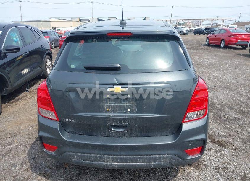 Photo 14 of 2020 Chevrolet Trax FWD LS (VIN 3GNCJKSBXLL185161)
