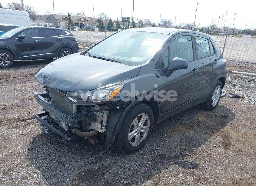 Photo 2 of 2020 Chevrolet Trax FWD LS (VIN 3GNCJKSBXLL185161)