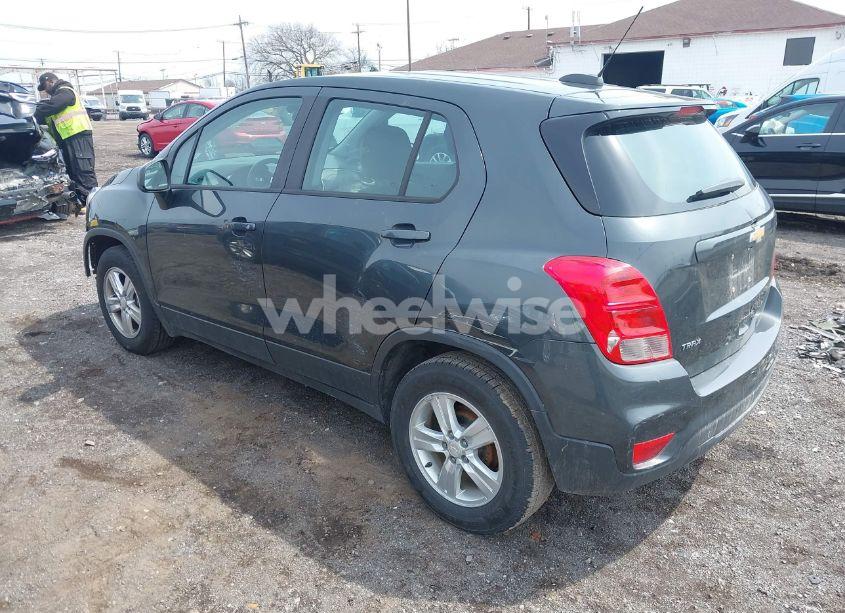 Photo 3 of 2020 Chevrolet Trax FWD LS (VIN 3GNCJKSBXLL185161)
