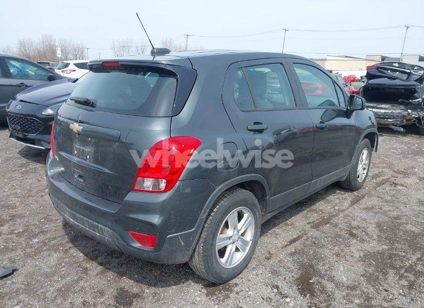 Photo 4 of 2020 Chevrolet Trax FWD LS (VIN 3GNCJKSBXLL185161)