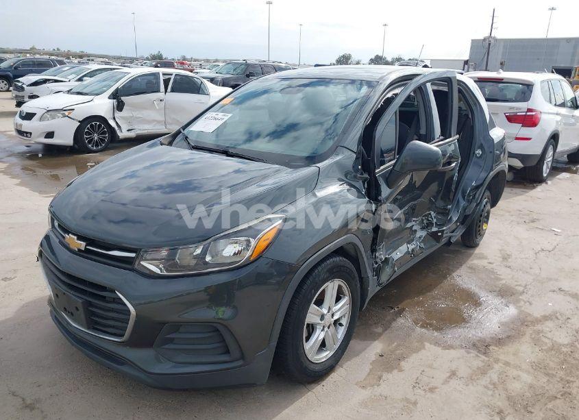 Photo 2 of 2020 Chevrolet Trax FWD LS (VIN 3GNCJKSBXLL198895)