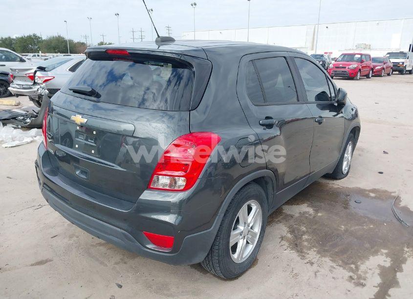 Photo 4 of 2020 Chevrolet Trax FWD LS (VIN 3GNCJKSBXLL198895)