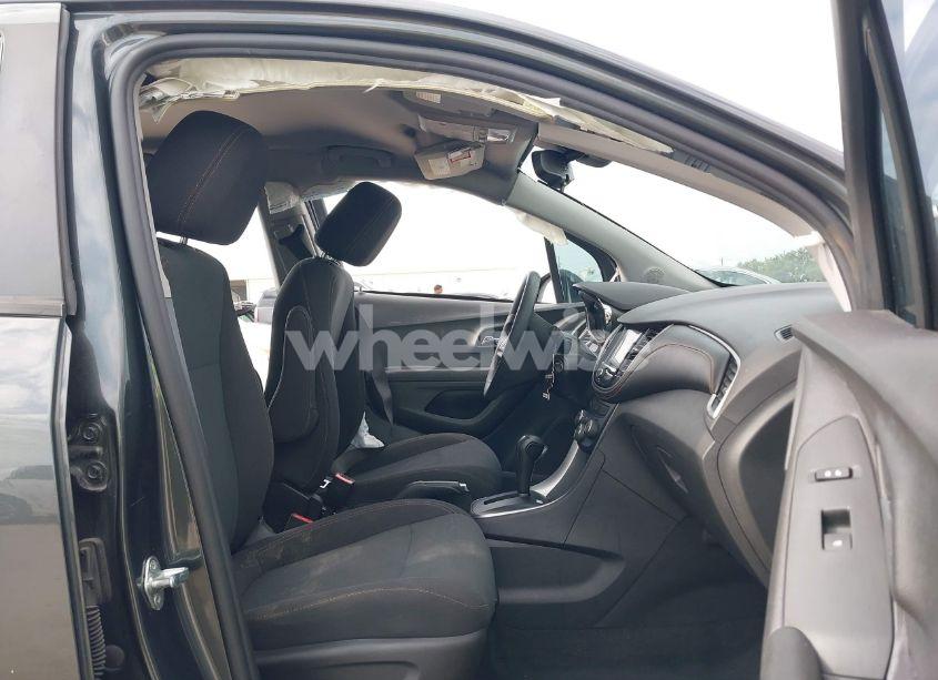 Photo 5 of 2020 Chevrolet Trax FWD LS (VIN 3GNCJKSBXLL198895)