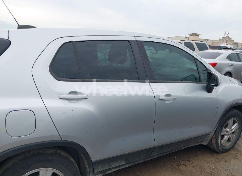 Photo 13 of 2020 Chevrolet Trax FWD LS (VIN 3GNCJKSBXLL202265)