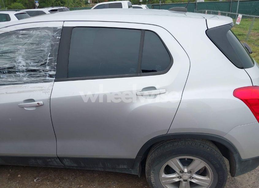 Photo 14 of 2020 Chevrolet Trax FWD LS (VIN 3GNCJKSBXLL202265)