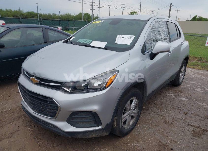 Photo 2 of 2020 Chevrolet Trax FWD LS (VIN 3GNCJKSBXLL202265)