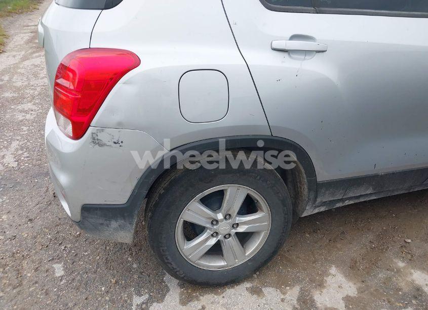 Photo 6 of 2020 Chevrolet Trax FWD LS (VIN 3GNCJKSBXLL202265)