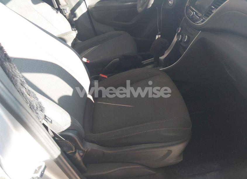 Photo 5 of 2020 Chevrolet Trax FWD LS (VIN 3GNCJKSBXLL206798)