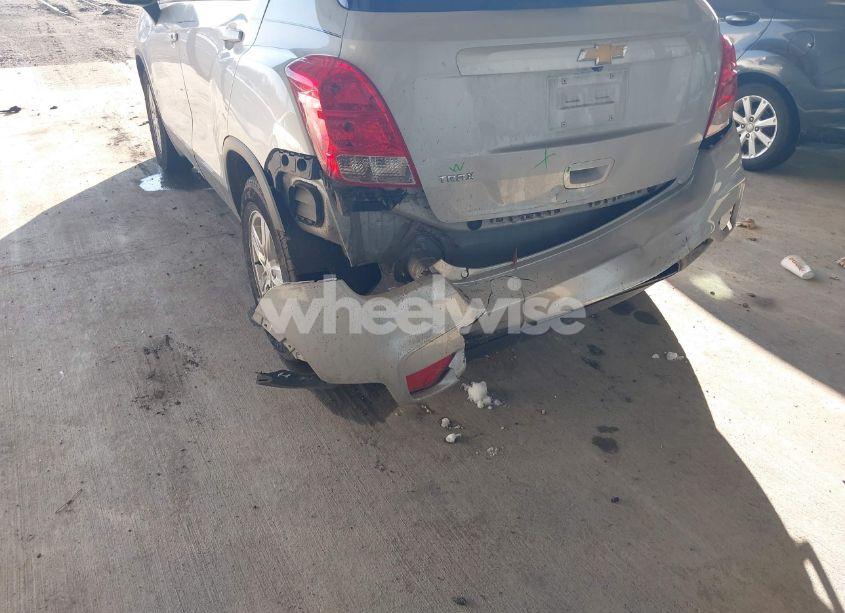 Photo 6 of 2020 Chevrolet Trax FWD LS (VIN 3GNCJKSBXLL206798)