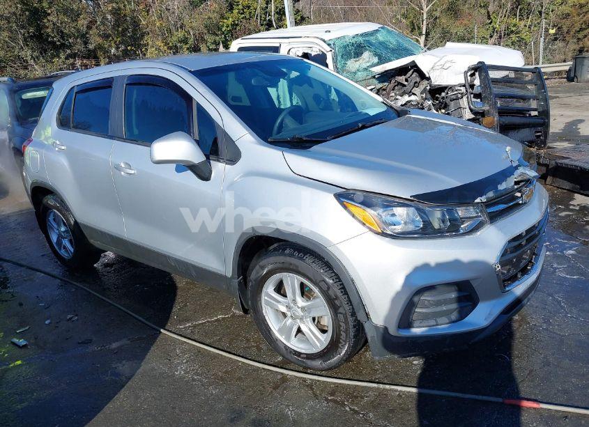 2020 Chevrolet Trax FWD LS (VIN 3GNCJKSBXLL209698) main photo