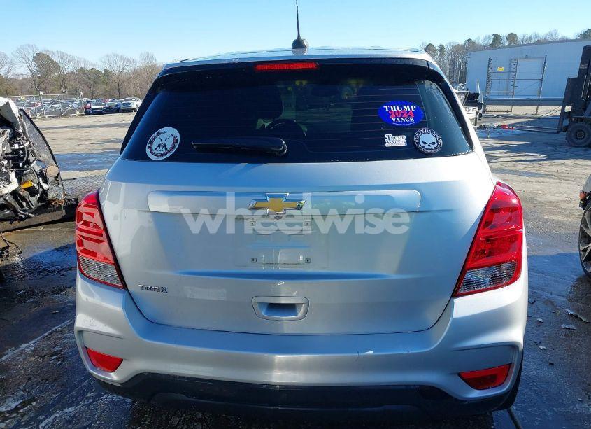 Photo 16 of 2020 Chevrolet Trax FWD LS (VIN 3GNCJKSBXLL209698)