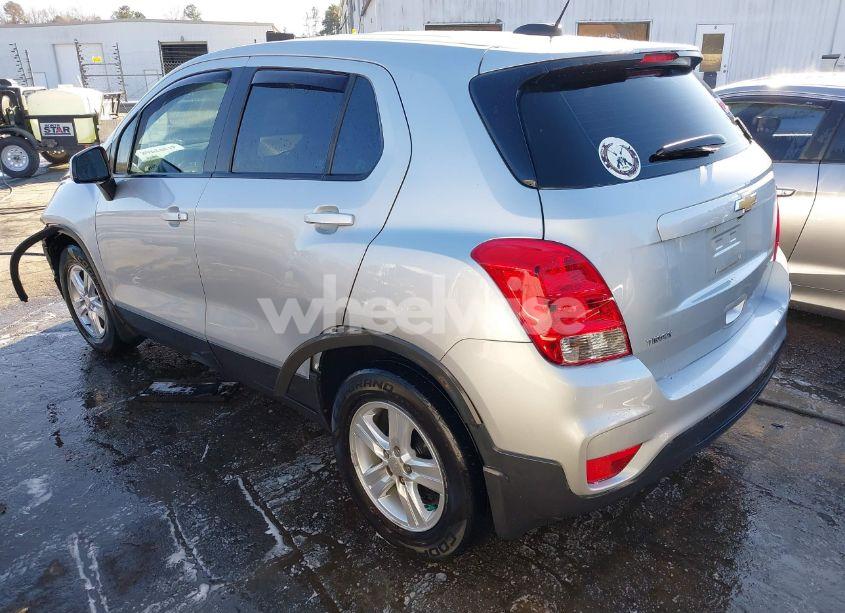 Photo 3 of 2020 Chevrolet Trax FWD LS (VIN 3GNCJKSBXLL209698)