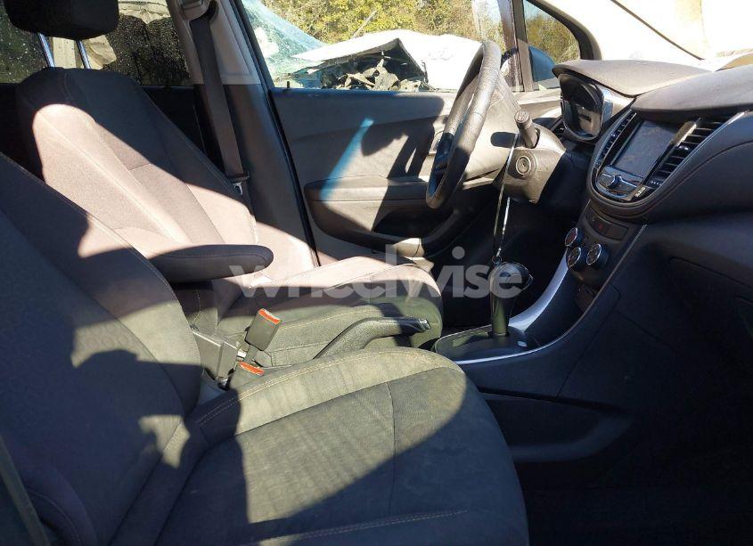 Photo 5 of 2020 Chevrolet Trax FWD LS (VIN 3GNCJKSBXLL209698)