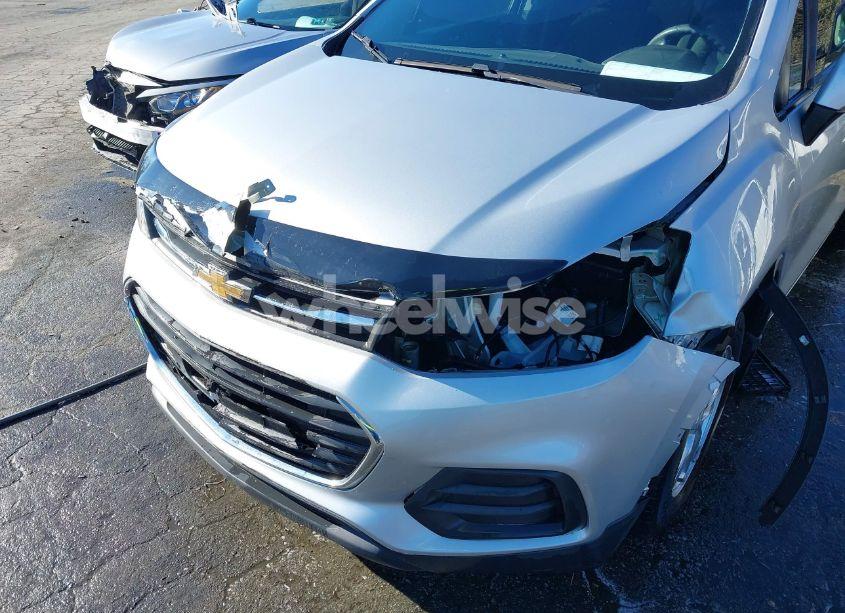 Photo 6 of 2020 Chevrolet Trax FWD LS (VIN 3GNCJKSBXLL209698)