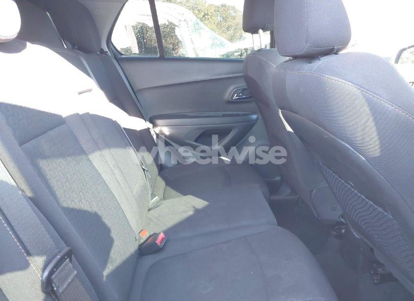 Photo 8 of 2020 Chevrolet Trax FWD LS (VIN 3GNCJKSBXLL209698)