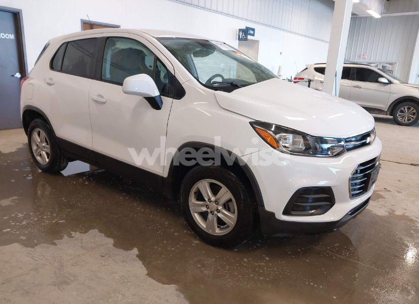 2020 Chevrolet Trax FWD LS (VIN 3GNCJKSBXLL284451) main photo