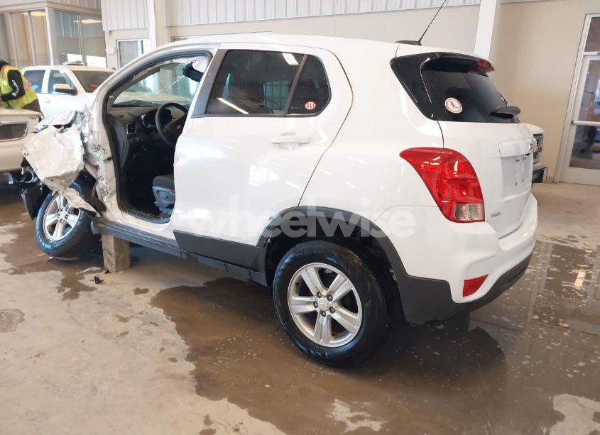 Photo 3 of 2020 Chevrolet Trax FWD LS (VIN 3GNCJKSBXLL284451)