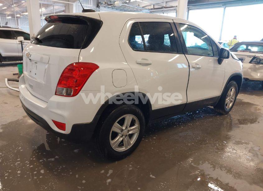 Photo 4 of 2020 Chevrolet Trax FWD LS (VIN 3GNCJKSBXLL284451)