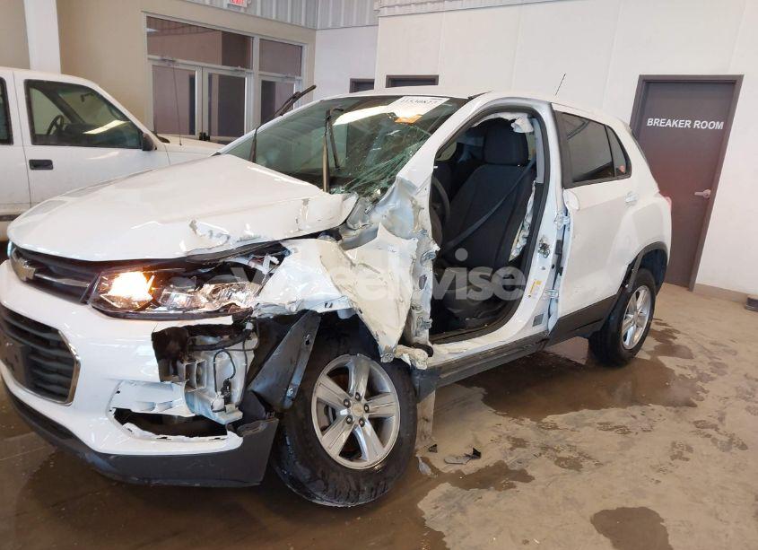 Photo 6 of 2020 Chevrolet Trax FWD LS (VIN 3GNCJKSBXLL284451)