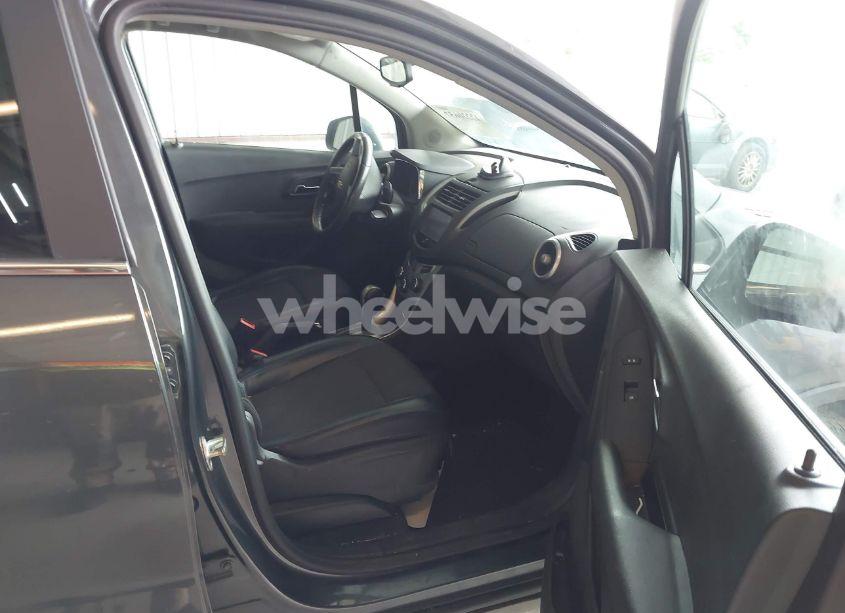 Photo 5 of 2016 Chevrolet Trax LT (VIN 3GNCJLSB0GL249753)