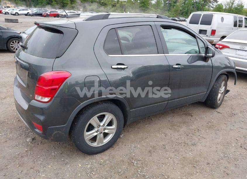 Photo 4 of 2018 Chevrolet Trax LT (VIN 3GNCJLSB0JL201824)