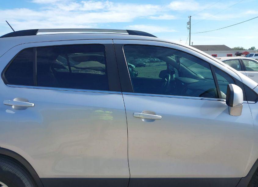 Photo 13 of 2018 Chevrolet Trax LT (VIN 3GNCJLSB0JL320148)
