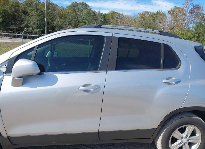 Photo 14 of 2018 Chevrolet Trax LT (VIN 3GNCJLSB0JL320148)